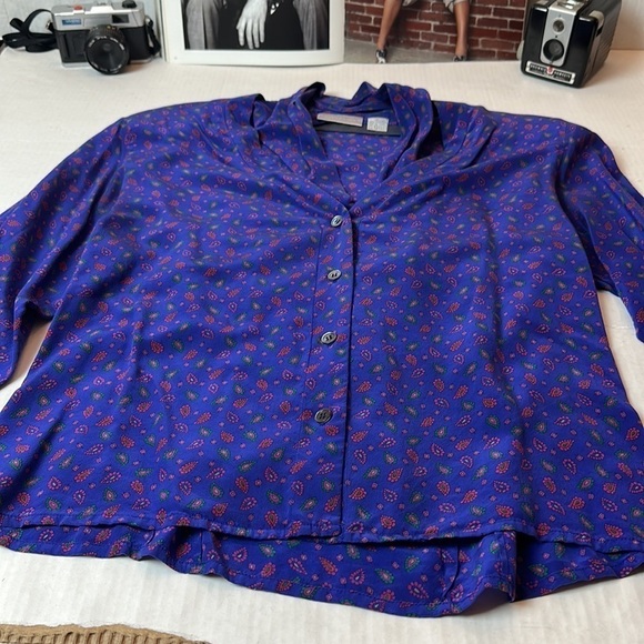 Vintage Liz Claiborne button down 100% silk blouse - Picture 4 of 11